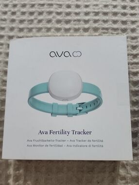 Ava Fertility Tracker Wristband in Mint